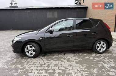 Хэтчбек Hyundai i30 2009 в 