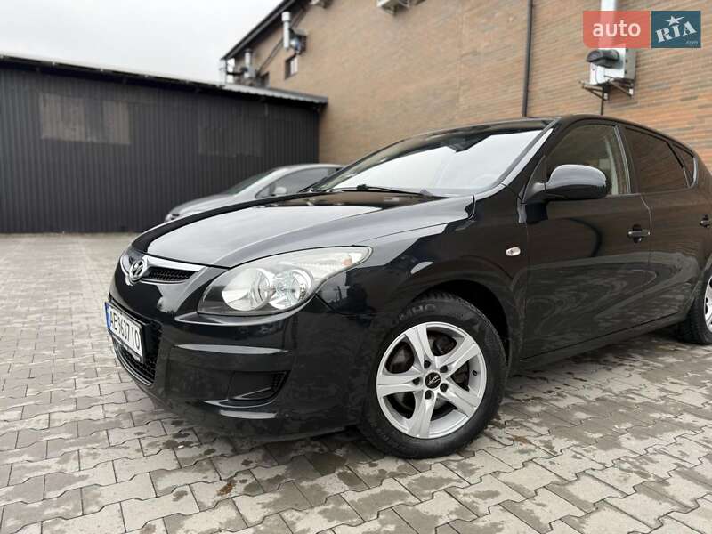 Хэтчбек Hyundai i30 2009 в Казатине