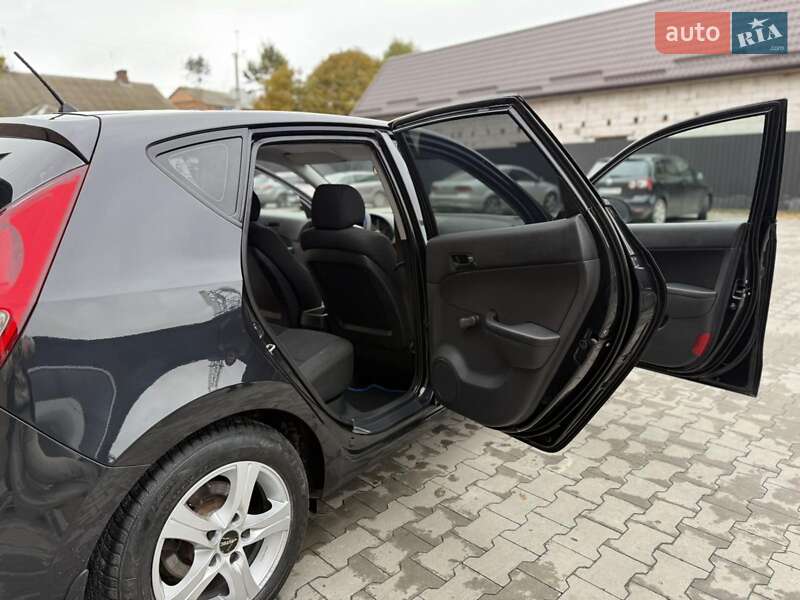 Хэтчбек Hyundai i30 2009 в Казатине