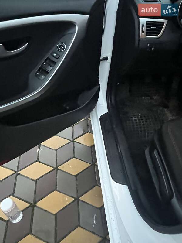 Хетчбек Hyundai i30 2013 в Полонному