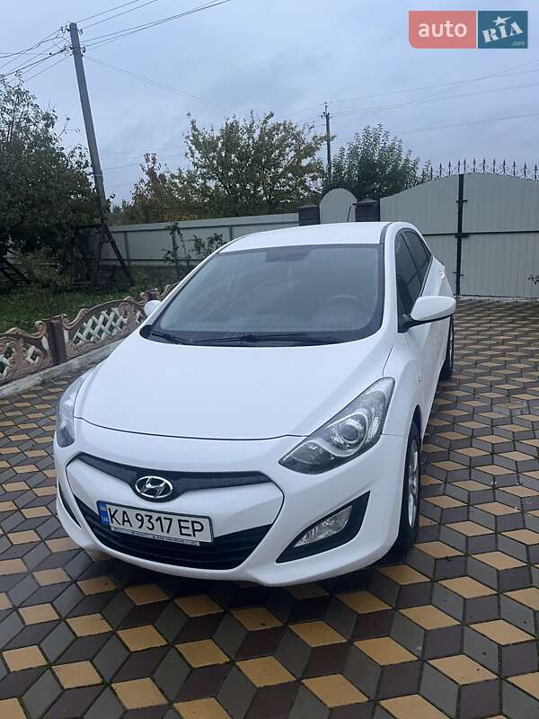 Хетчбек Hyundai i30 2013 в Полонному