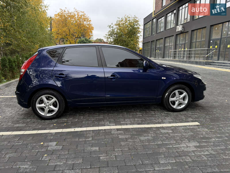 Хэтчбек Hyundai i30 2008 в Полтаве
