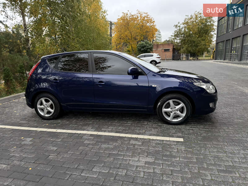 Хэтчбек Hyundai i30 2008 в Полтаве
