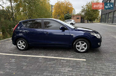 Хэтчбек Hyundai i30 2008 в 