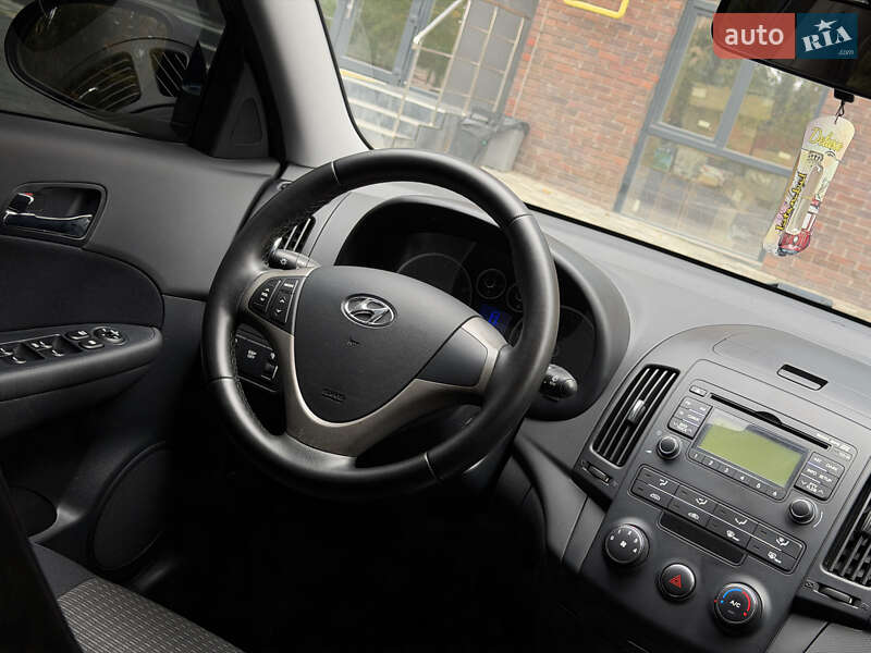 Хэтчбек Hyundai i30 2008 в Полтаве