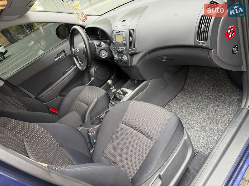 Хэтчбек Hyundai i30 2008 в Полтаве