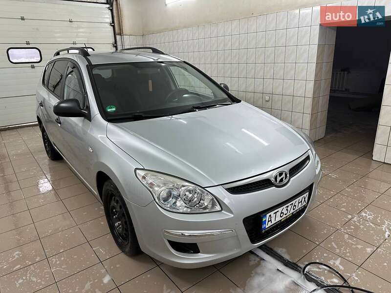 Универсал Hyundai i30 2008 в Надворной