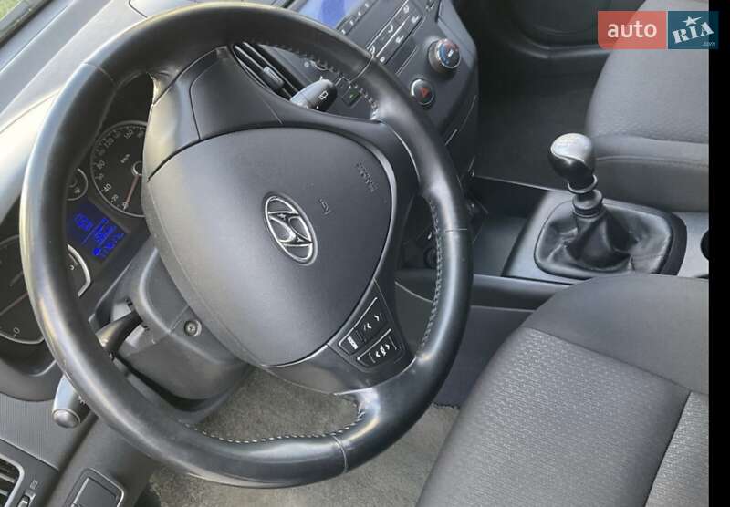 Хэтчбек Hyundai i30 2008 в Киеве