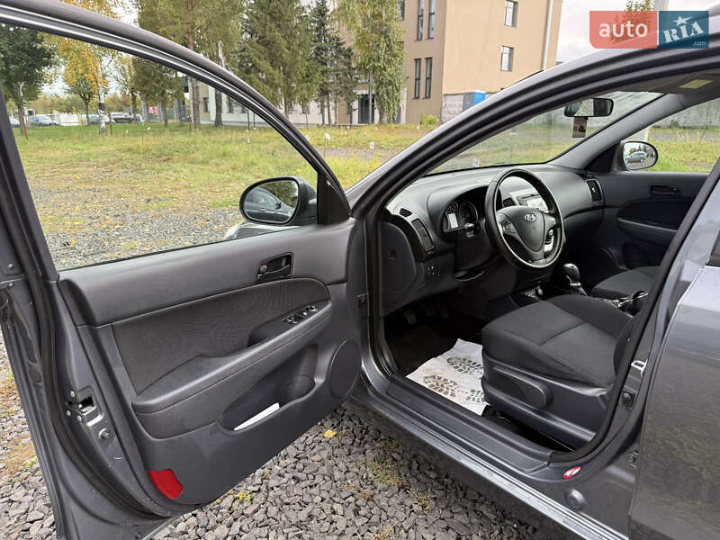 Универсал Hyundai i30 2010 в Луцке