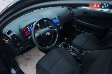 Хетчбек Hyundai i30 2009 в 