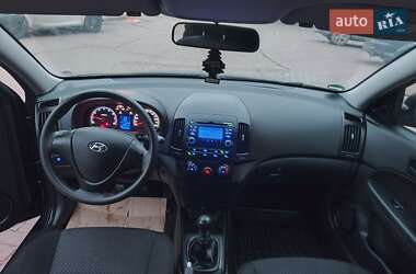 Хетчбек Hyundai i30 2009 в 