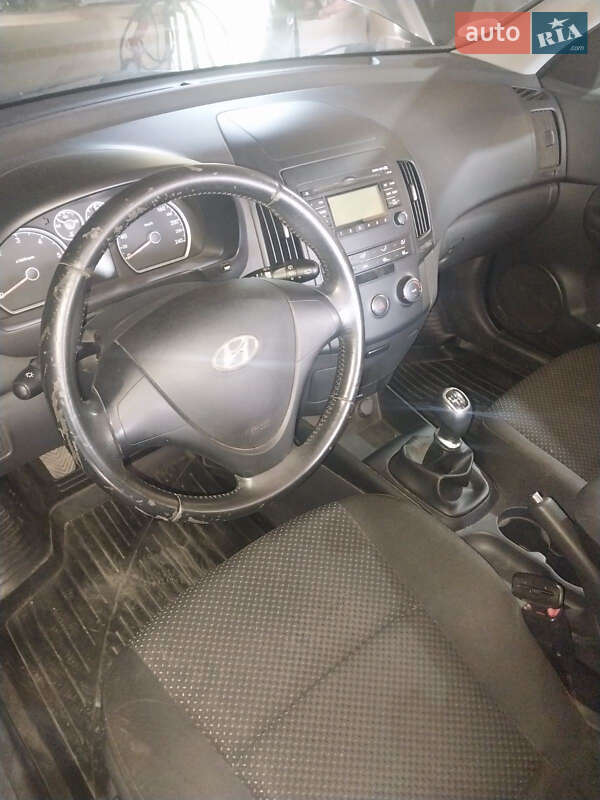 Универсал Hyundai i30 2010 в Подольске
