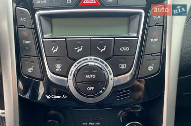Хетчбек Hyundai i30 2012 в 