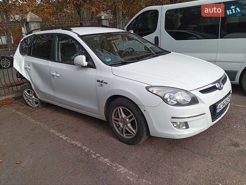 Универсал Hyundai i30 2010 в Житомире