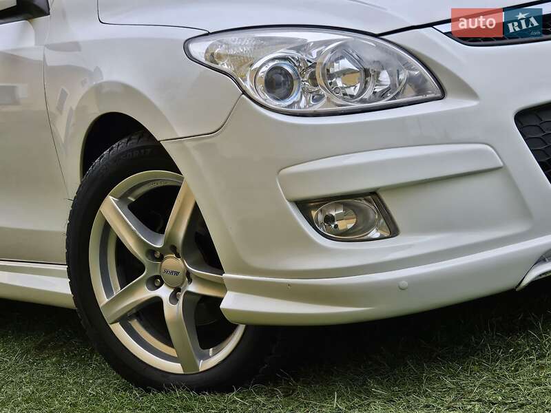Универсал Hyundai i30 2009 в Бориславе