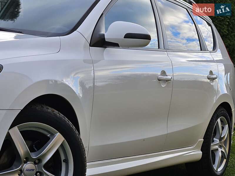 Универсал Hyundai i30 2009 в Бориславе