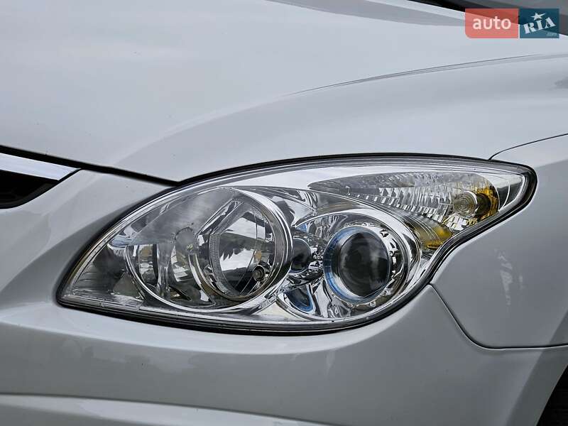 Универсал Hyundai i30 2009 в Бориславе