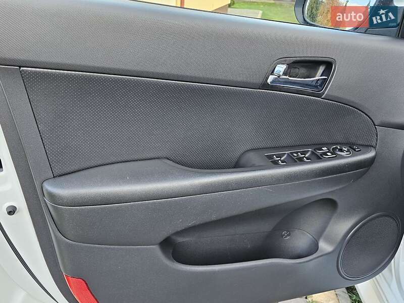 Универсал Hyundai i30 2009 в Бориславе