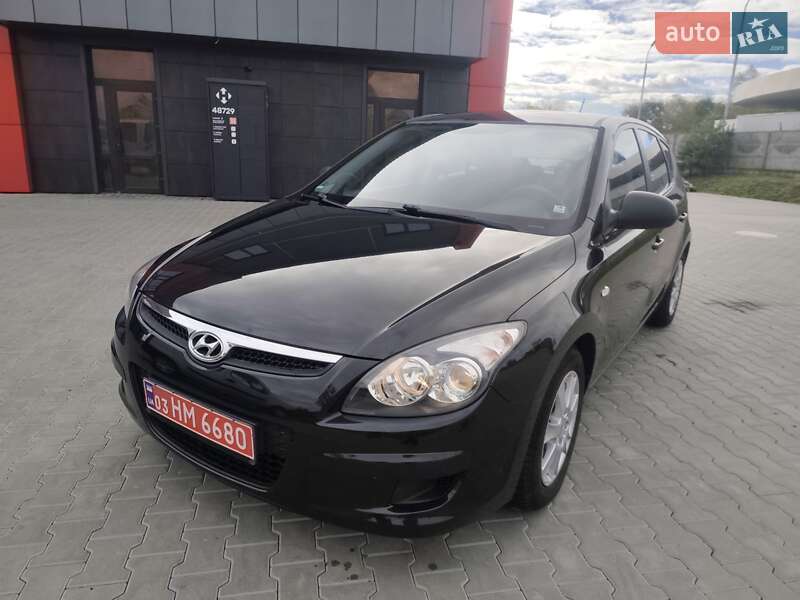 Хэтчбек Hyundai i30 2009 в 