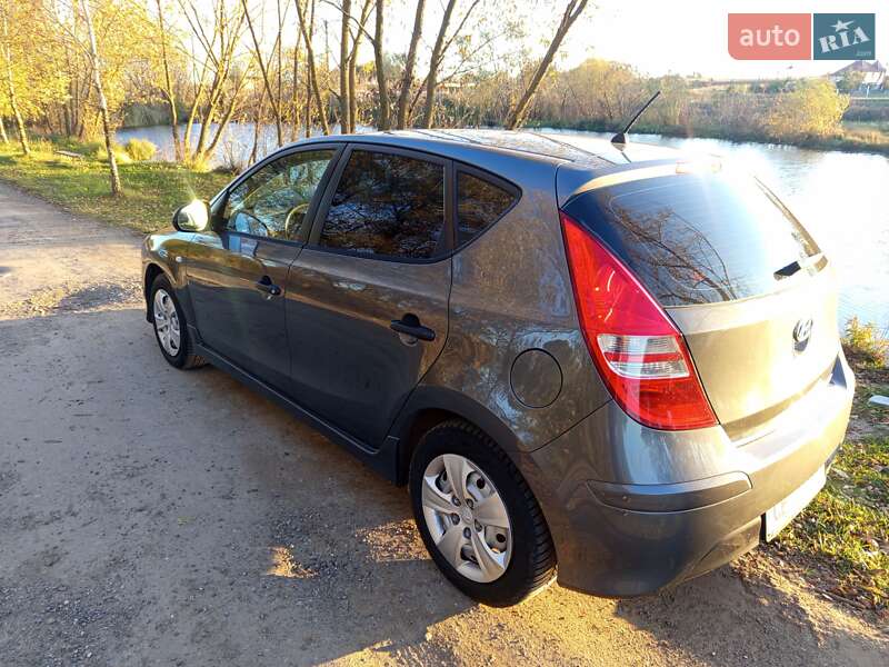 Хэтчбек Hyundai i30 2010 в Кицмани