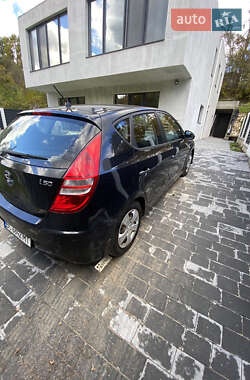 Хэтчбек Hyundai i30 2011 в Львове