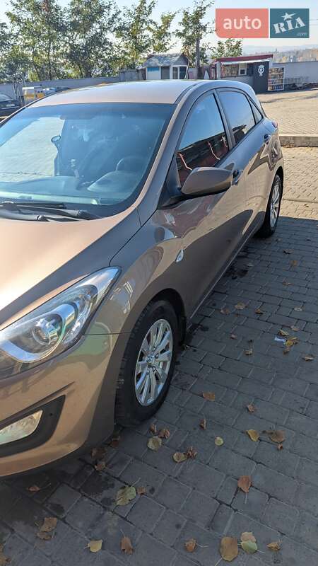 Хетчбек Hyundai i30 2013 в Чернівцях