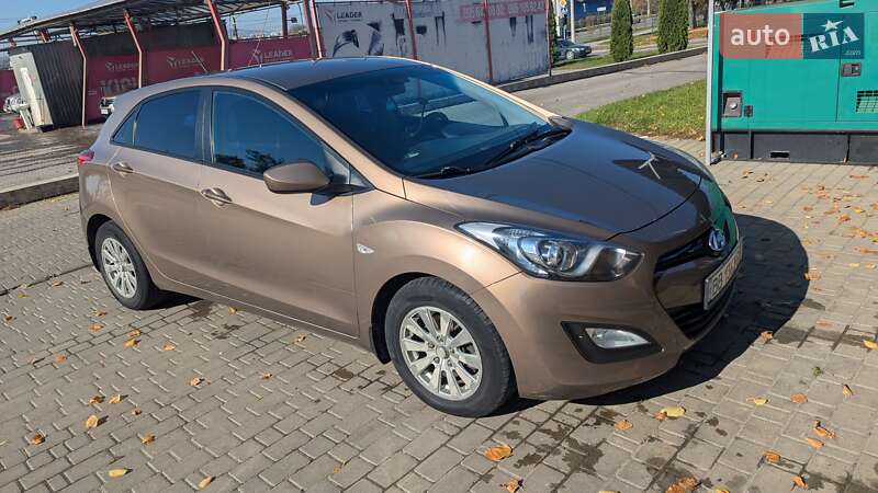 Хетчбек Hyundai i30 2013 в Чернівцях