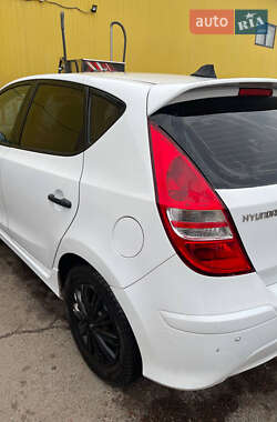 Хэтчбек Hyundai i30 2010 в 