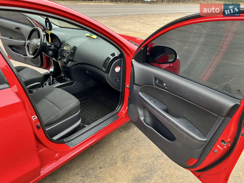 Універсал Hyundai i30 2009 в Зміїві фото 16 Універсал Hyundai i30 2009 в Зміїві