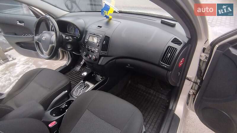 Хетчбек Hyundai i30 2008 в Києві фото 14 Хетчбек Hyundai i30 2008 в Києві