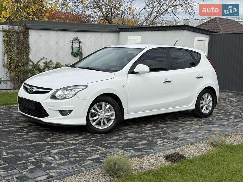 Хетчбек Hyundai i30 2010 в Дніпрі