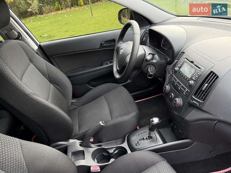 Хетчбек Hyundai i30 2010 в Дніпрі