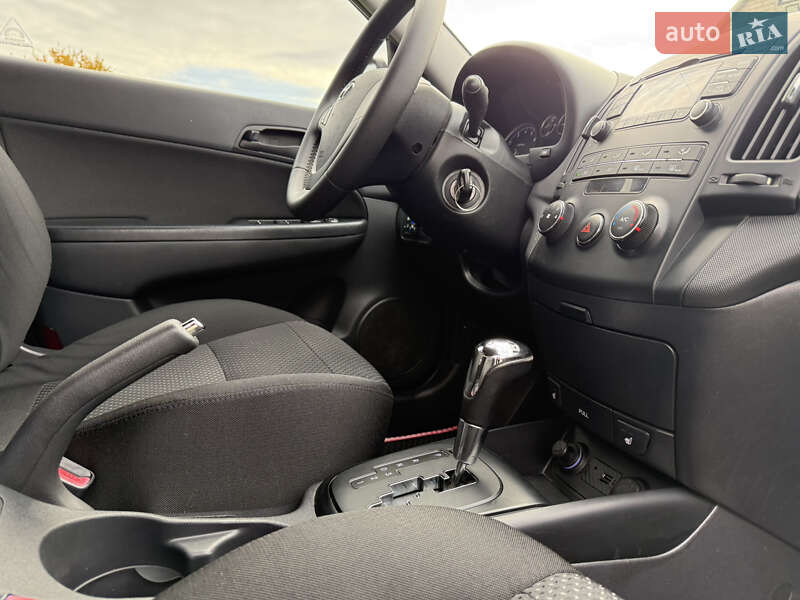 Хетчбек Hyundai i30 2010 в Дніпрі