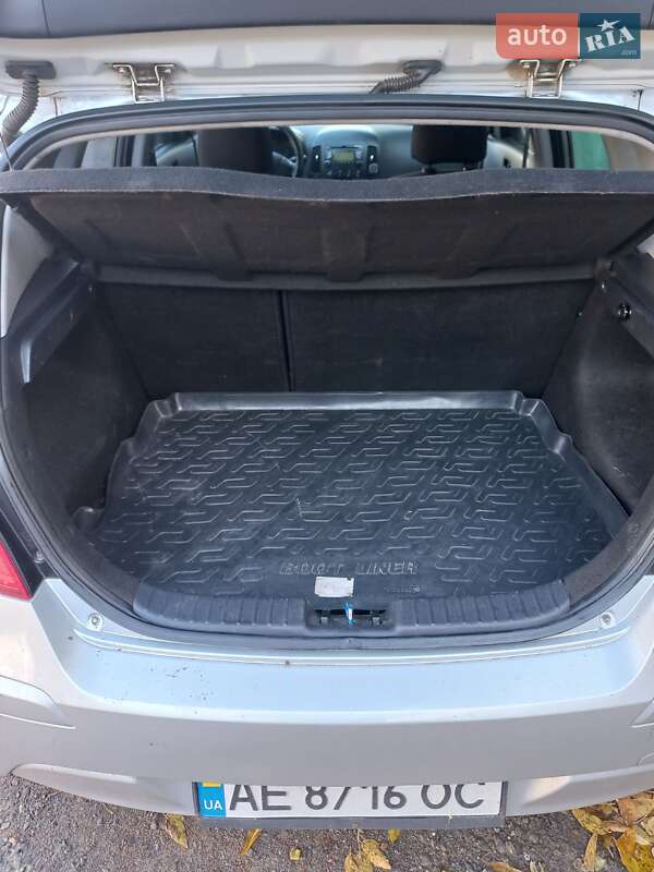 Хетчбек Hyundai i30 2010 в Кам'янському