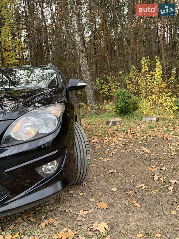 Универсал Hyundai i30 2011 в Бродах