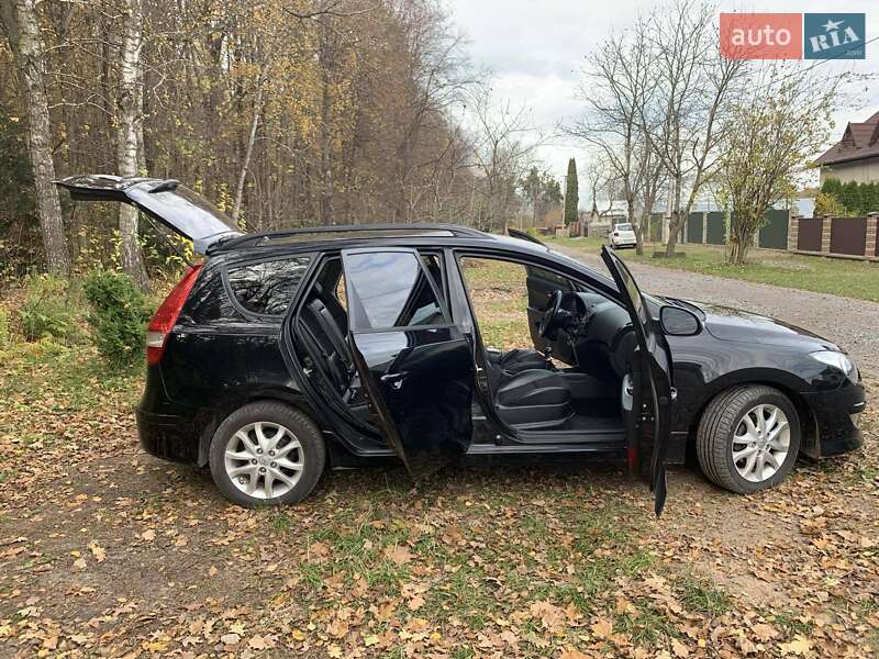 Универсал Hyundai i30 2011 в Бродах