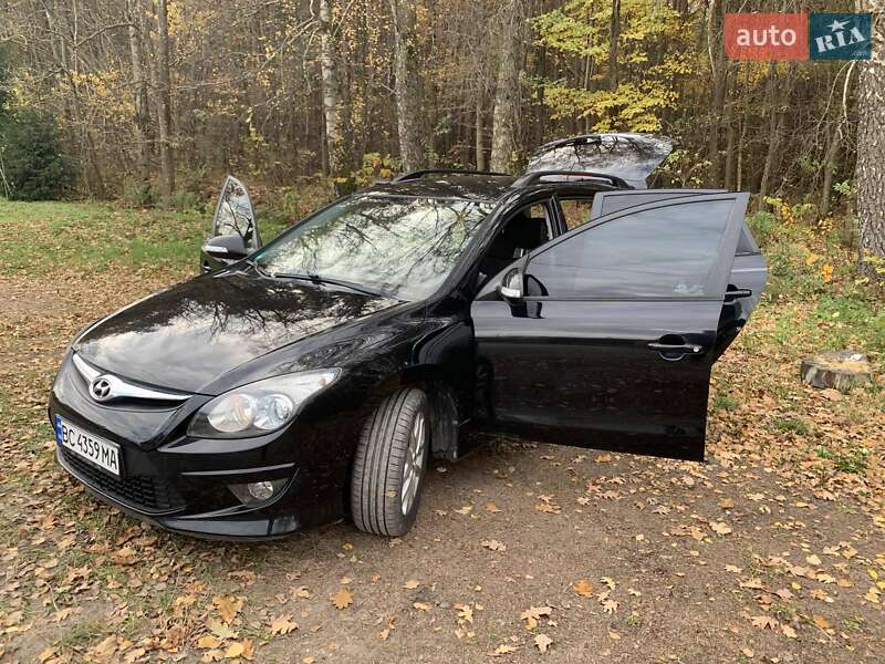 Универсал Hyundai i30 2011 в Бродах