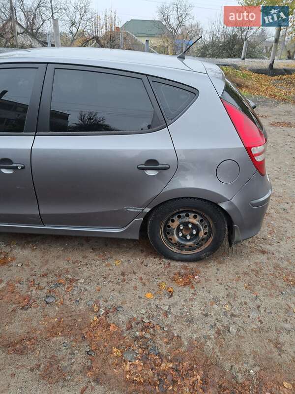 Универсал Hyundai i30 2011 в Новомосковске фото 10 Универсал Hyundai i30 2011 в Новомосковске