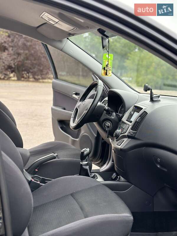Универсал Hyundai i30 2011 в Николаеве фото 32 Универсал Hyundai i30 2011 в Николаеве