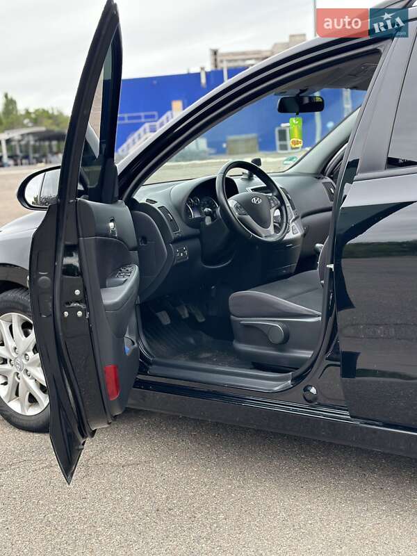 Универсал Hyundai i30 2011 в Николаеве фото 37 Универсал Hyundai i30 2011 в Николаеве