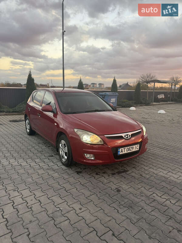 Хэтчбек Hyundai i30 2008 в Хусте
