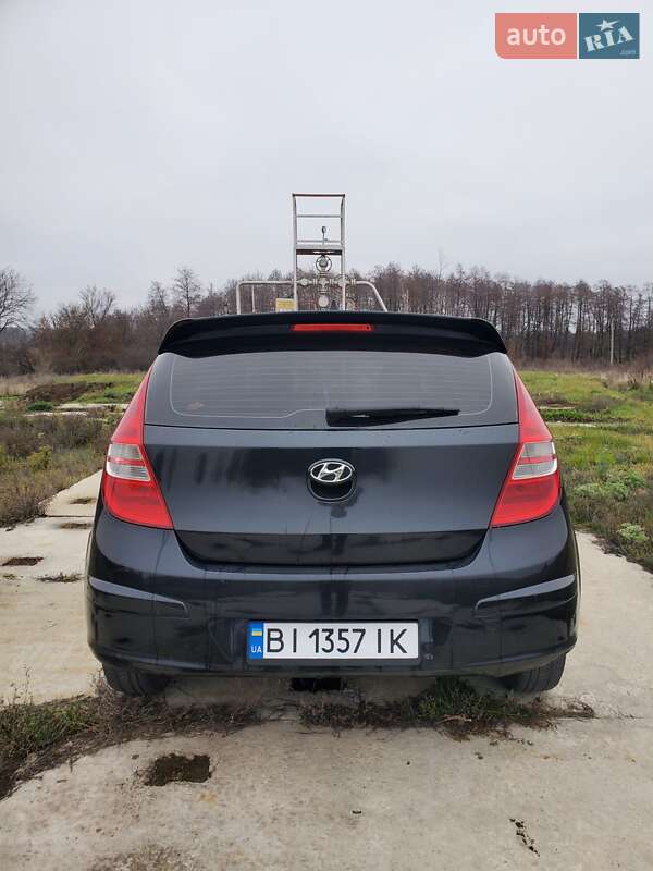 Хетчбек Hyundai i30 2008 в Чутовому