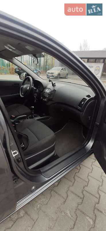 Хетчбек Hyundai i30 2010 в Києві фото 4 Хетчбек Hyundai i30 2010 в Києві