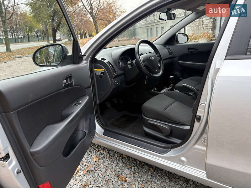 Хетчбек Hyundai i30 2009 в Дніпрі фото 5 Хетчбек Hyundai i30 2009 в Дніпрі
