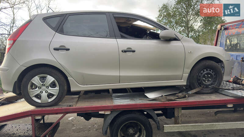 Хетчбек Hyundai i30 2011 в Первомайську фото 2 Хетчбек Hyundai i30 2011 в Первомайську