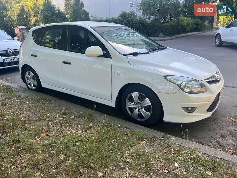 Хетчбек Hyundai i30 2011 в Києві фото 4 Хетчбек Hyundai i30 2011 в Києві