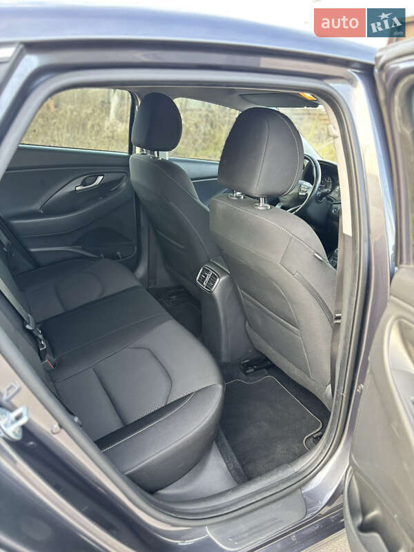 Фастбэк Hyundai i30 2018 в Киеве фото 11 Фастбэк Hyundai i30 2018 в Киеве