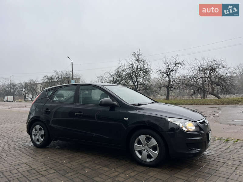 Хэтчбек Hyundai i30 2010 в Чернигове