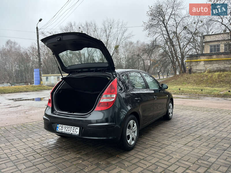 Хэтчбек Hyundai i30 2010 в Чернигове