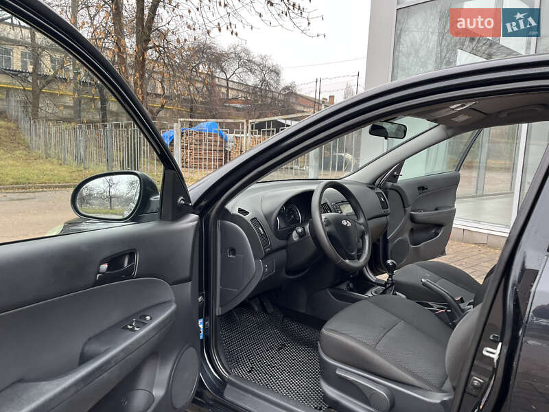 Хэтчбек Hyundai i30 2010 в Чернигове